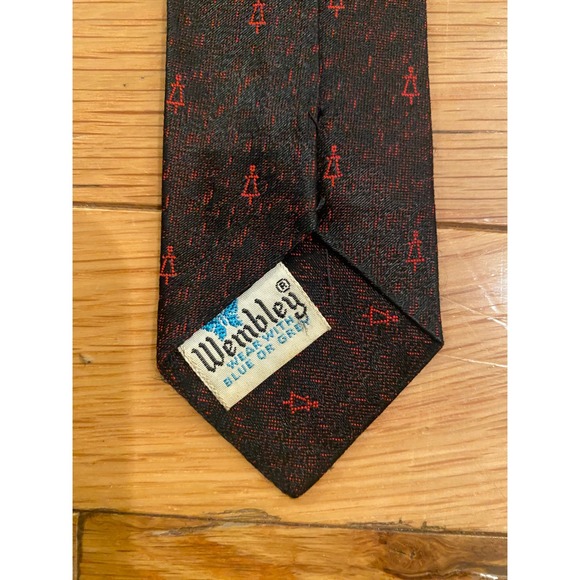 Wembley‎ Mens Necktie Black Red Geometric Abstract Pattern Tie - Picture 2 of 4